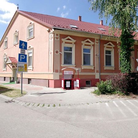 Fehér Hajó Panzió és Vendéglő Győr Exterior foto