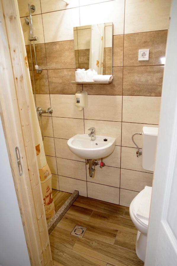 Fehér Hajó Panzió és Vendéglő Győr Exterior foto