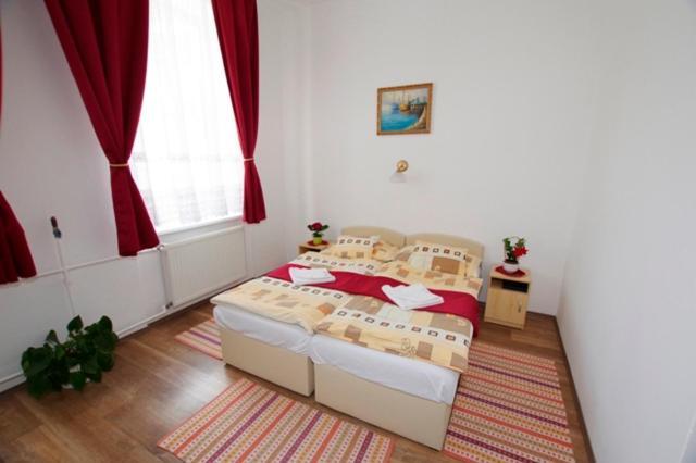 Fehér Hajó Panzió és Vendéglő Győr Exterior foto