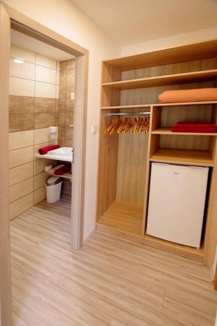 Fehér Hajó Panzió és Vendéglő Győr Exterior foto