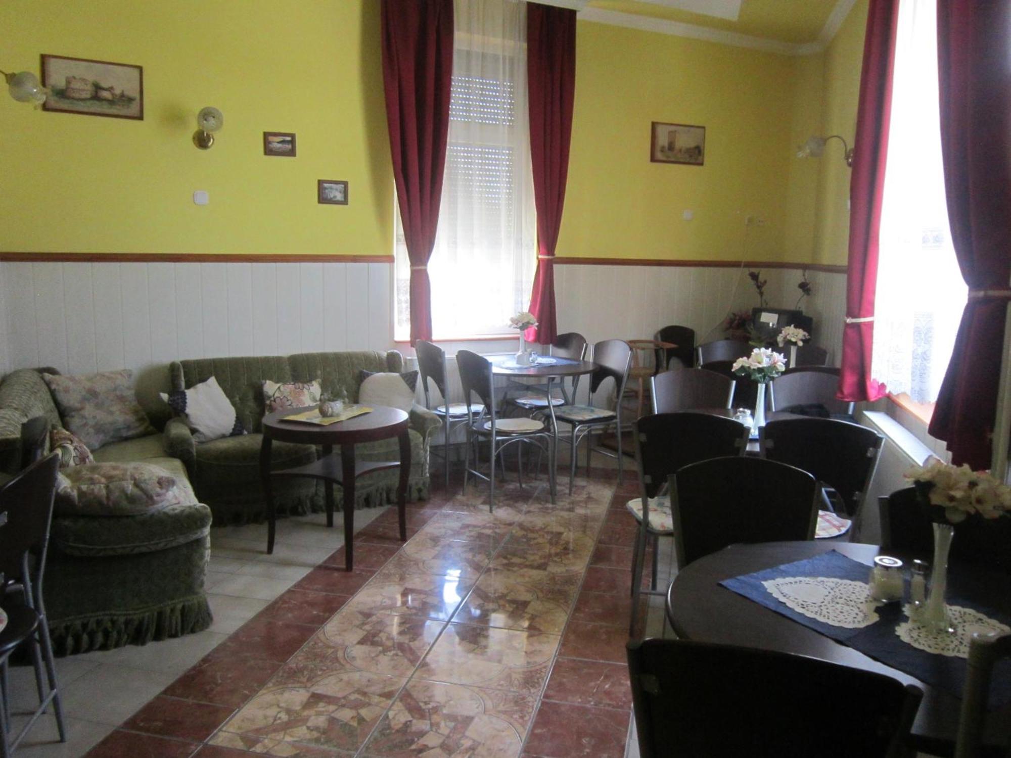 Fehér Hajó Panzió és Vendéglő Győr Exterior foto