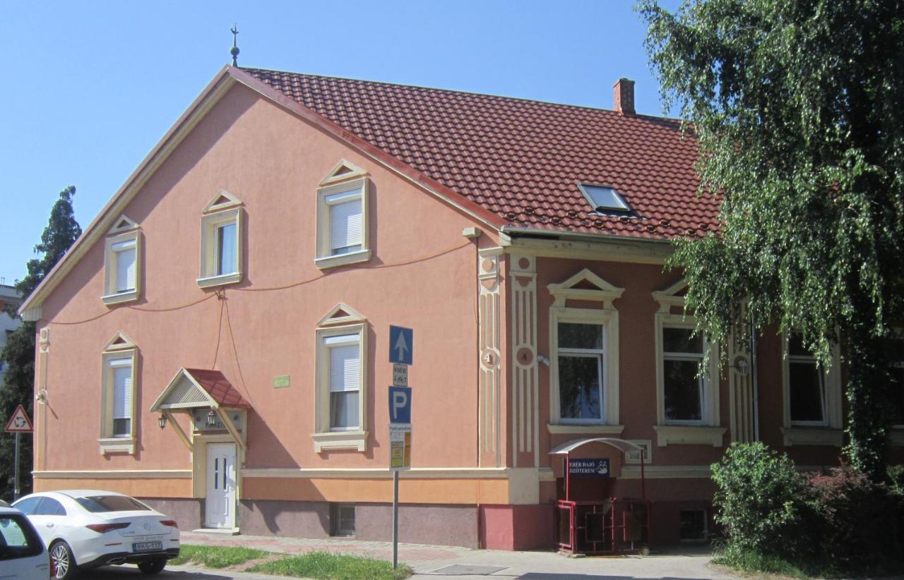 Fehér Hajó Panzió és Vendéglő Győr Exterior foto
